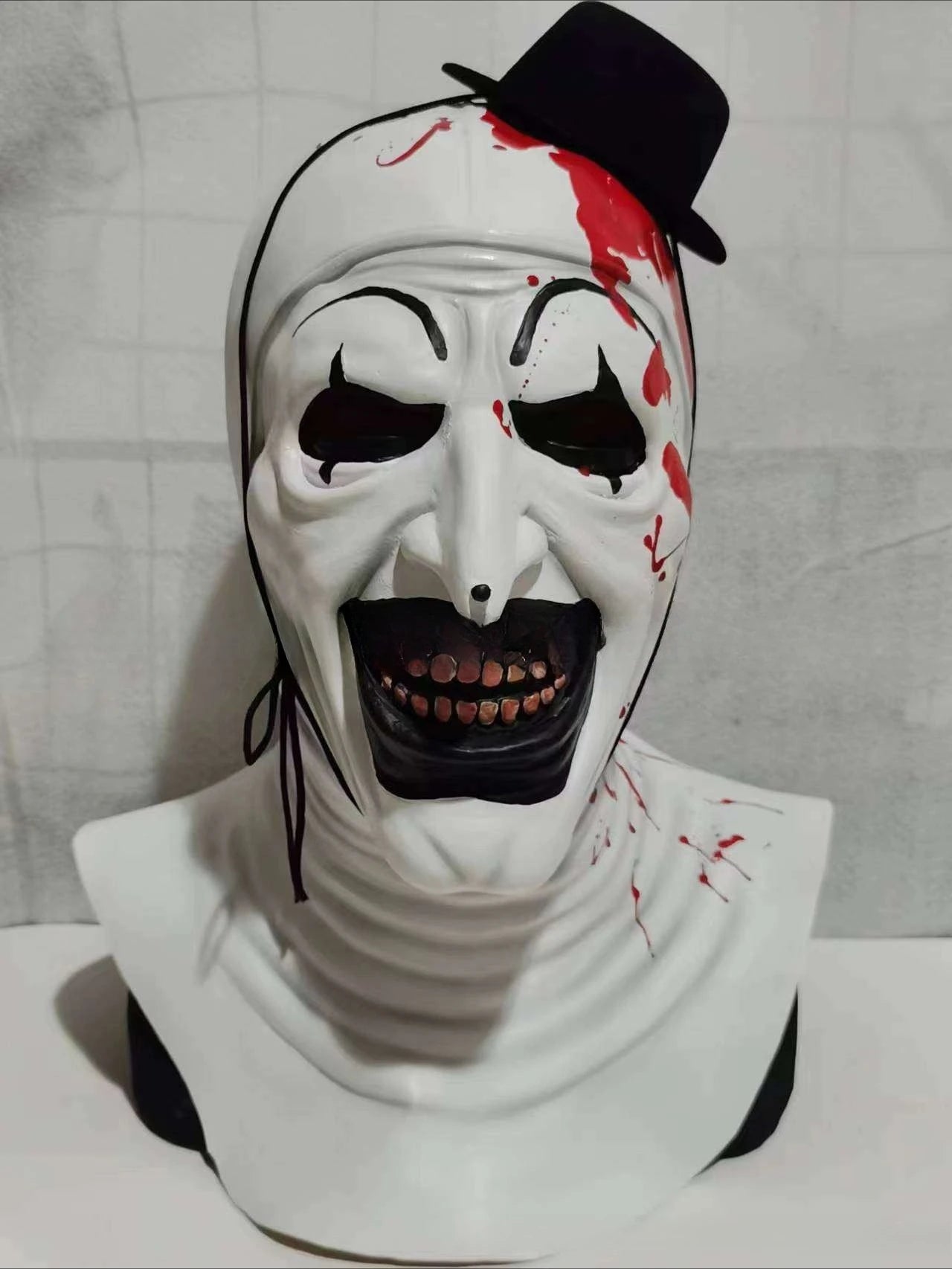Masque Clown Tueur en Latex - Visage Entier Sanglant | Horreur Halloween